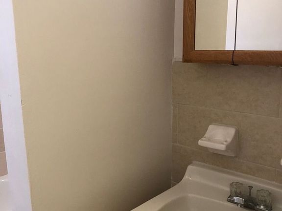 3rd image of 49 E 19th St #28