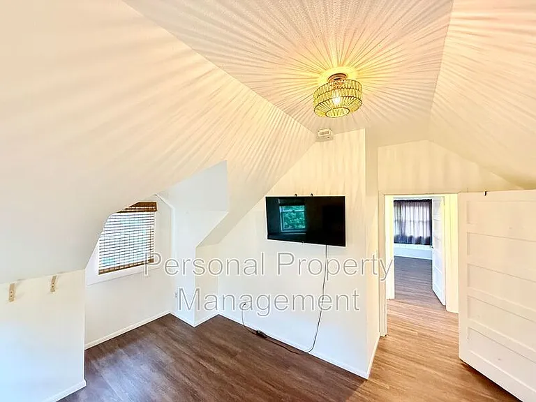 2234 N L St — Photo 17