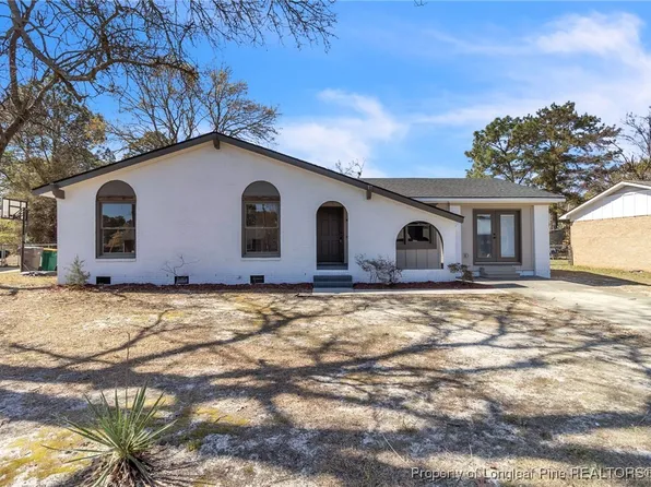 3245 Glenmore Dr, Hope Mills, NC 28348