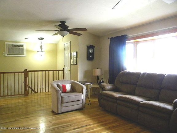 5th image of 24 Greencroft Ave