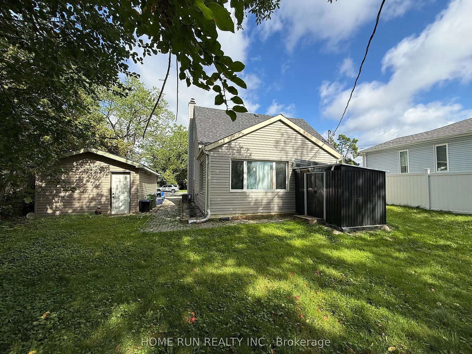 5 bed, $3,300 — Photo 3