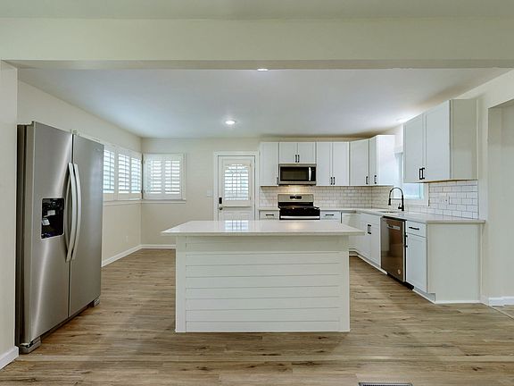 3rd image of 1039 Edgewood Dr
