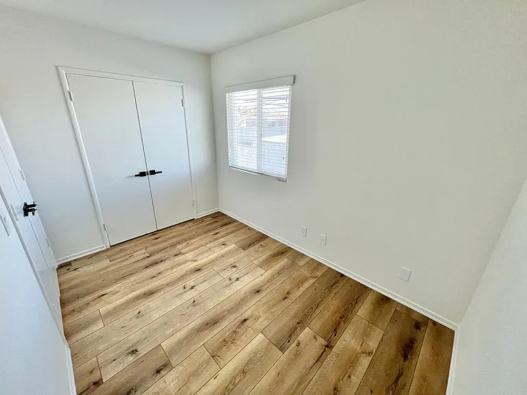 Top-Floor 2BD/1BA with Private Deck — Photo 8