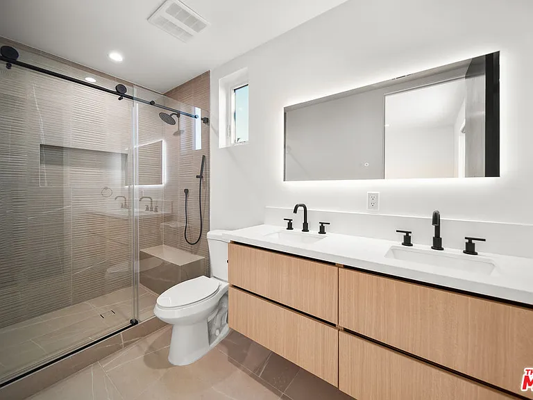 1907 S Corning St #1 — Photo 20