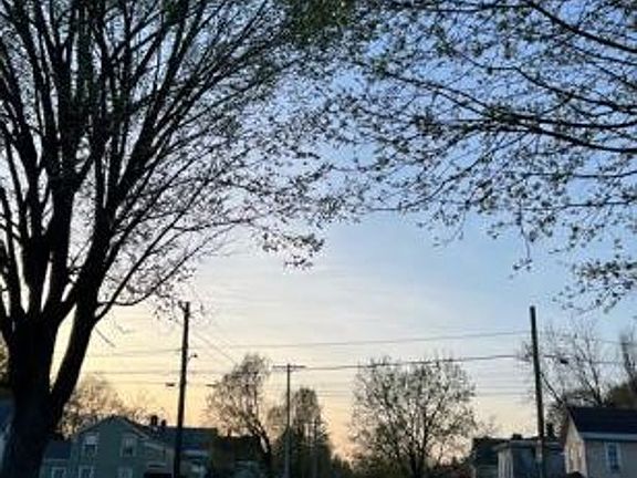 Exterior Neighborhood (street photo)