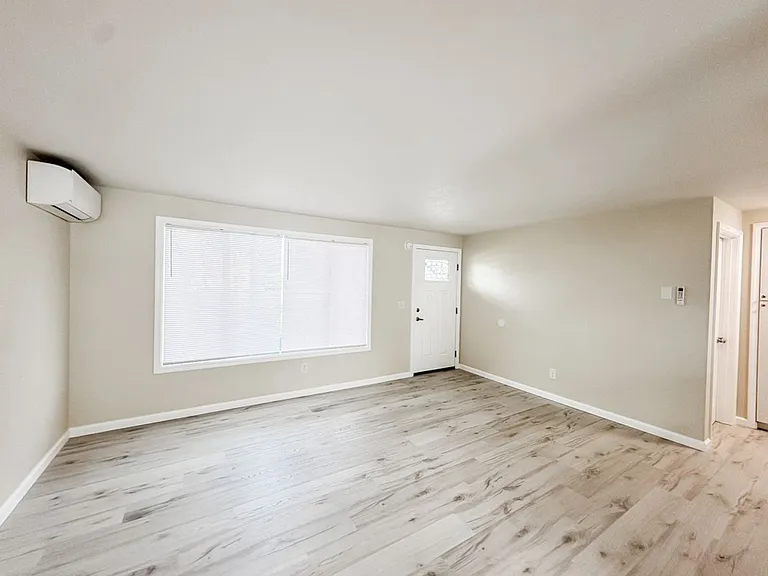 180 Garland Way N — Photo 2