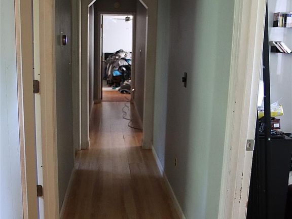 2nd image of 3232 Kingview Pl