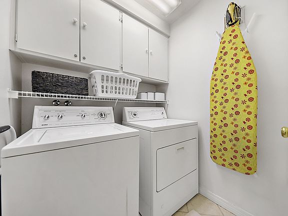 4th image of 699 Vista Lago Cir N