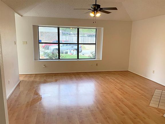5th image of 201 Hickory Springs Dr