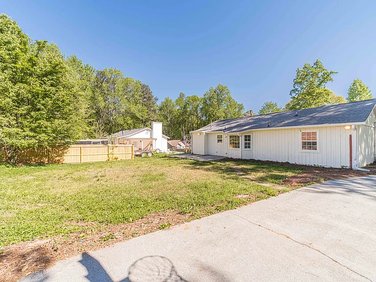 594 Harvard Dr — Photo 8