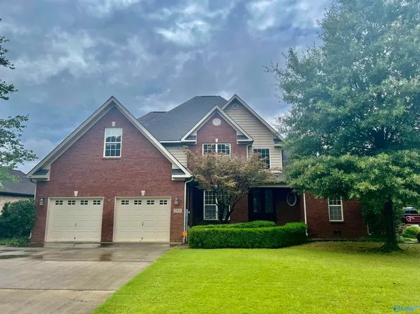 2305 Amberly Ln SW, Decatur, AL 35603
