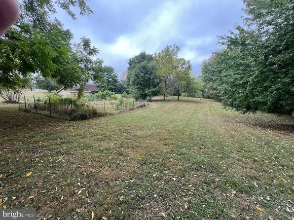 20C Locust Dr, Littlestown, PA 17340