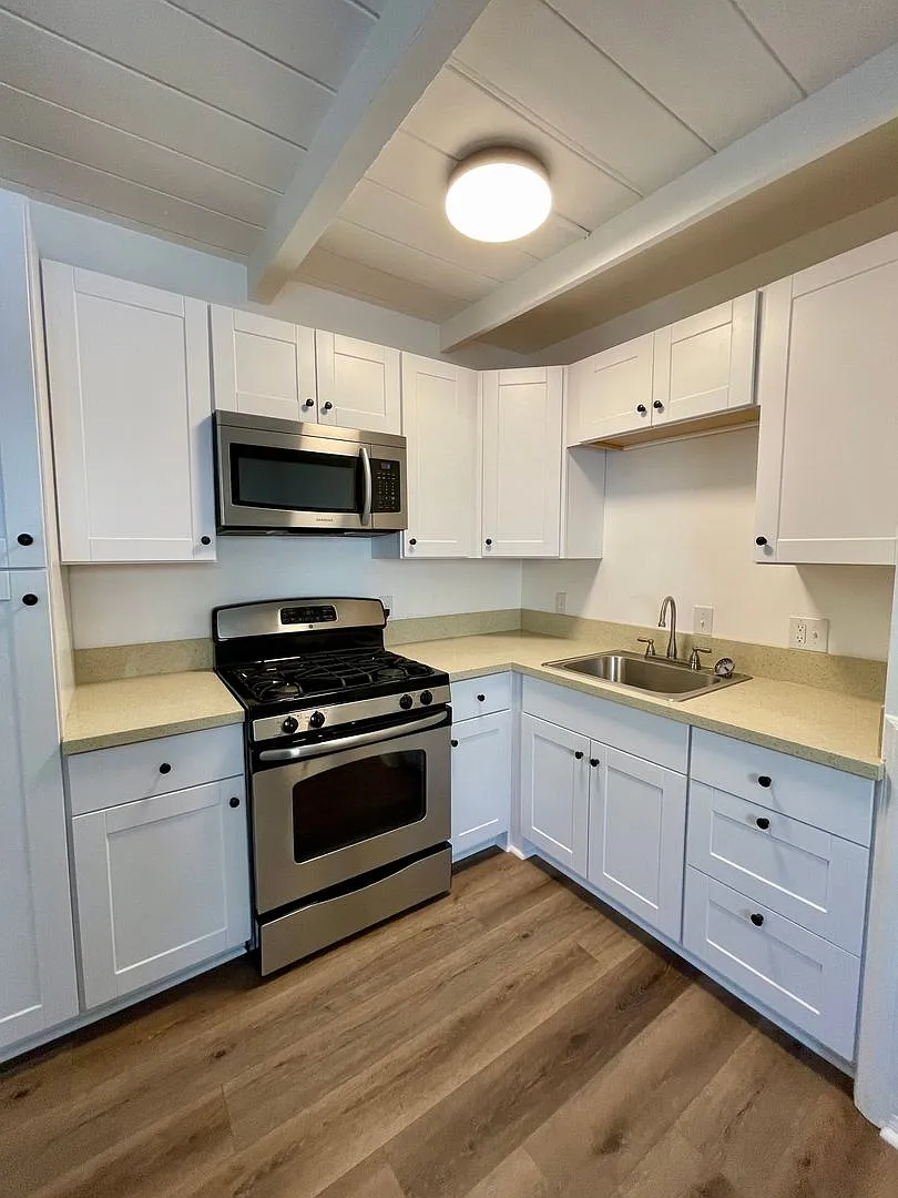 1121 S. Seaward Avenue — Photo 4