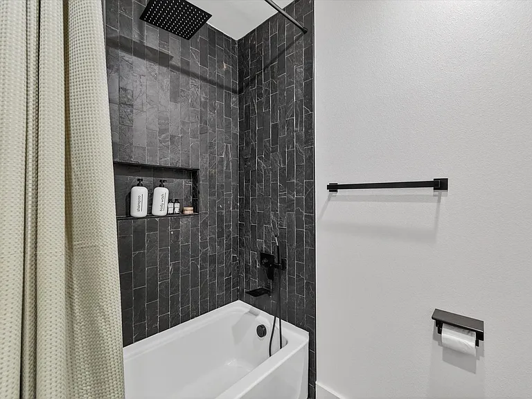 1941 Glenmore Ave — Photo 26