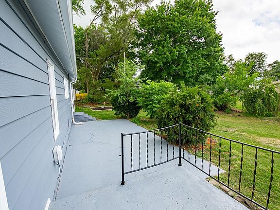 5th image of 3020 Peoria St