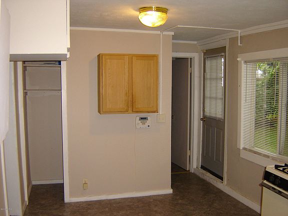 5th image of 423 Breens Ct SW
