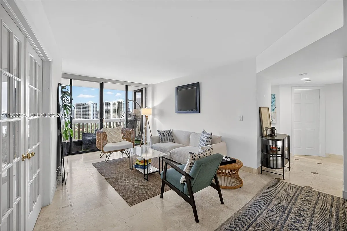 Building Photo - 1000 Island Blvd #2105