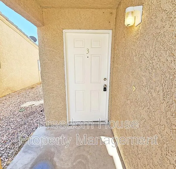1080 Karen Ct #3 — Photo 5
