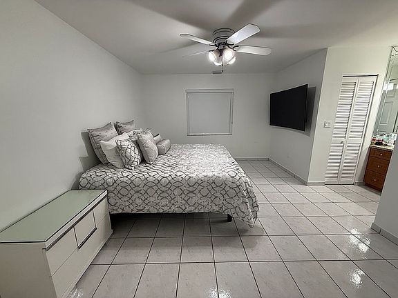 3rd image of 3281 W 70th St