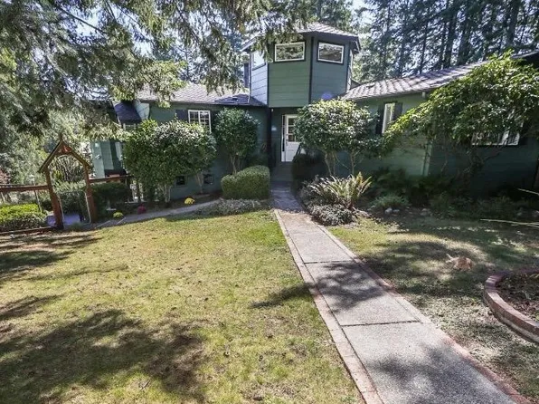 714 5th St, Brookings, OR 97415