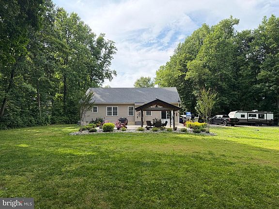 3rd image of 203 E Buck Point Rd
