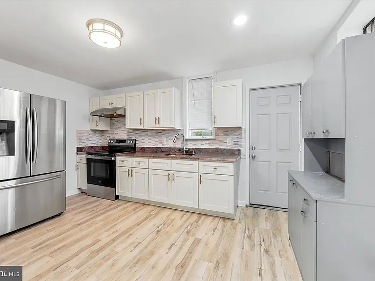 4223 N Hicks St — Photo 3