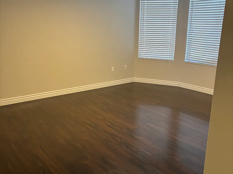 570 S Williams Pl — Photo 10