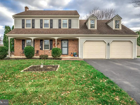 2 Hazelwood Cir, Ephrata, PA 17522
