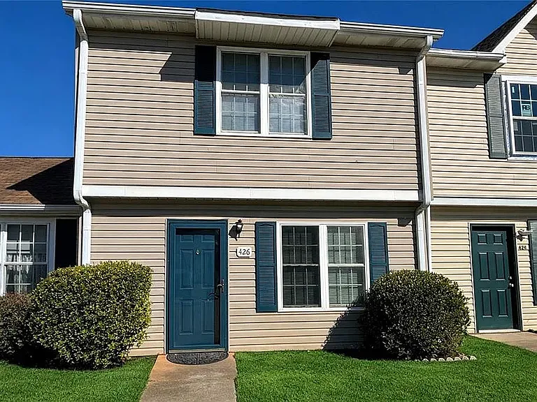 426 Bainbridge Dr — Photo 5
