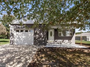 5 Saint Andrews Ct, Toms River, NJ 08757