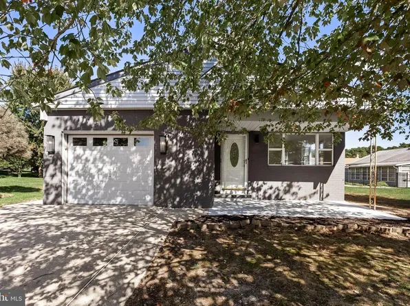 5 Saint Andrews Ct, Toms River, NJ 08757