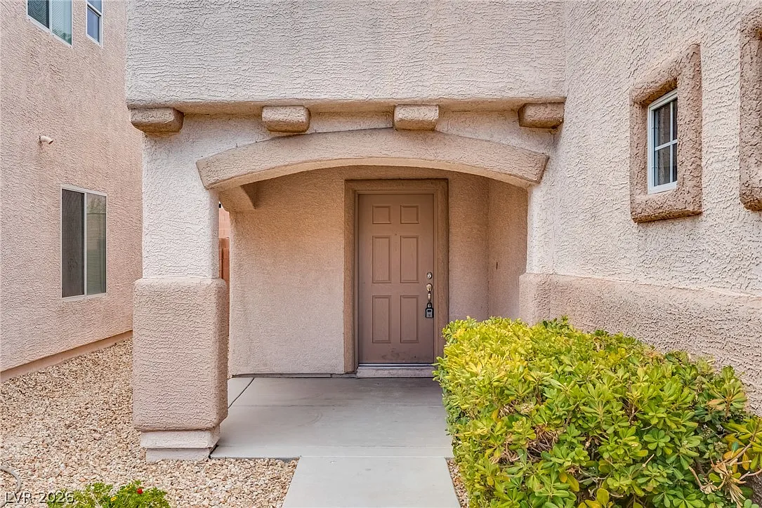 3 bed, 2.5 bath, 1746 sqft, $2,045 — Photo 2