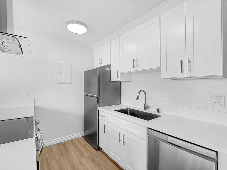 1002 12th St in Santa Monica - North of Wilshire Blvd! — Photo 6