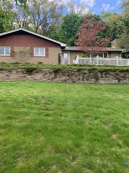 233 Bradford Rd photo 1