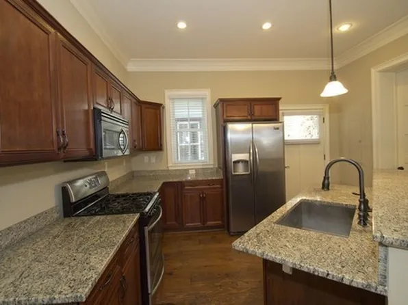 Luxury Townhome in the Heart of Downtown with Private Parking, 1003 Habersham St, Savannah, GA 31401