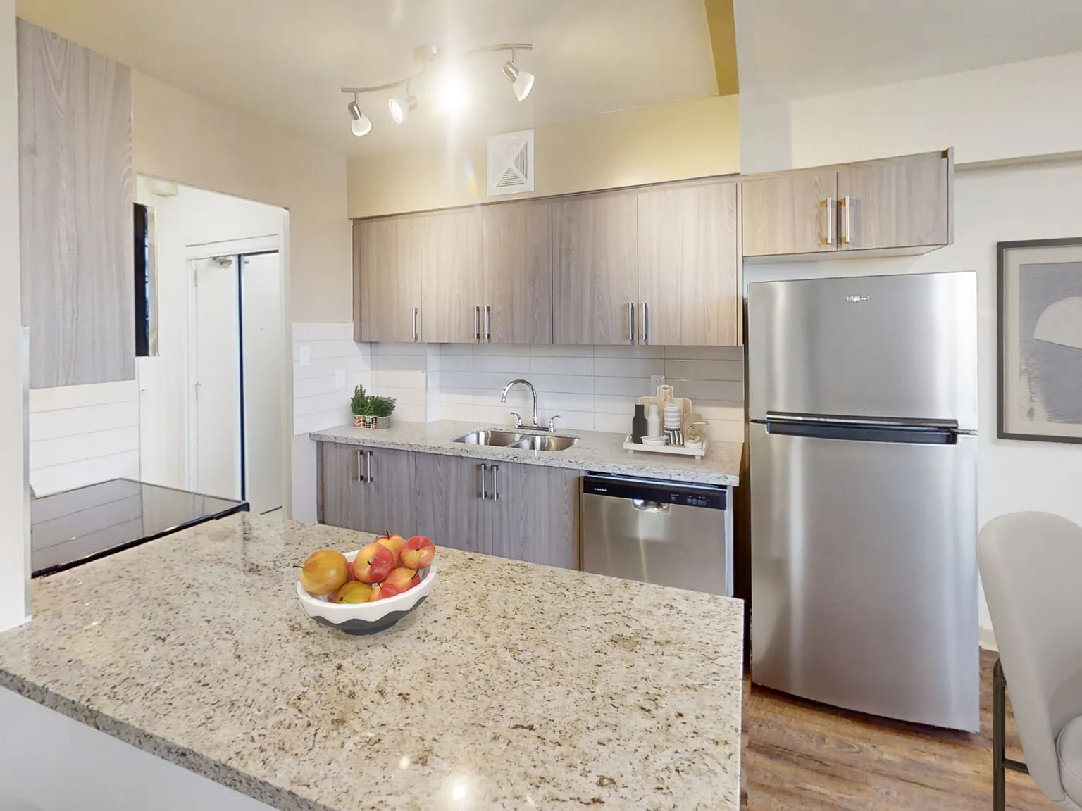 Embassy Apartments — Photo 1