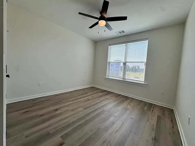 865 Bolivar Dr — Photo 4