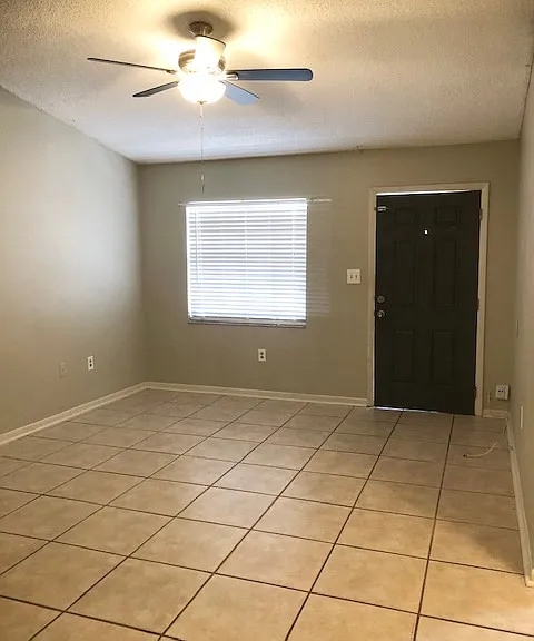 787 Lincoln Pkwy — Photo 2