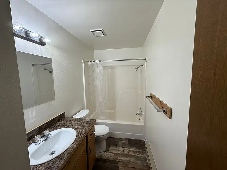 534 W 42nd St — Photo 16