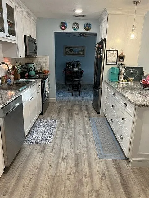 3 bed, 2.0 bath, 1440 sqft, $2,100 — Photo 2