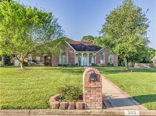202 Colonial Hill Dr, Lufkin, TX 75901