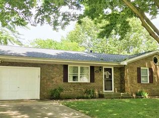 615 Timberhill Dr, Chatham, IL 62629