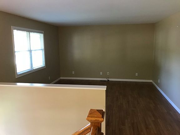 5th image of 372 33rd Avenue Ct