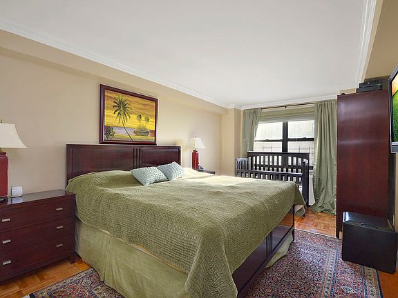 4th image of 301 E 69th St APT 12D