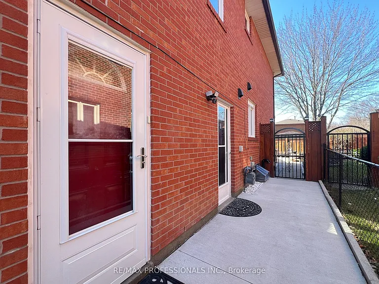 94 Bremen Ln #BASEMENT — Photo 6