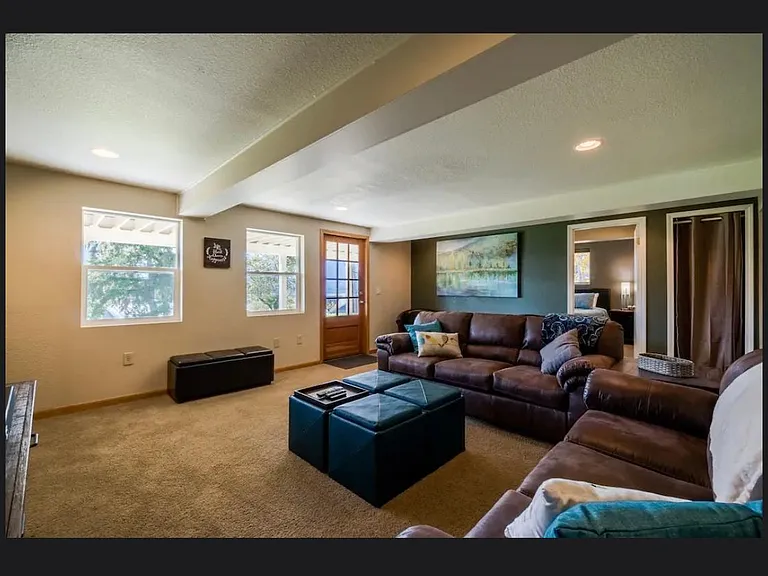 595 Green Ave — Photo 20