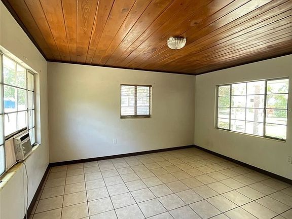 4th image of 241 Palm Ave #20-21