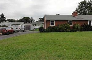 4th image of 20 Crestwood Ave