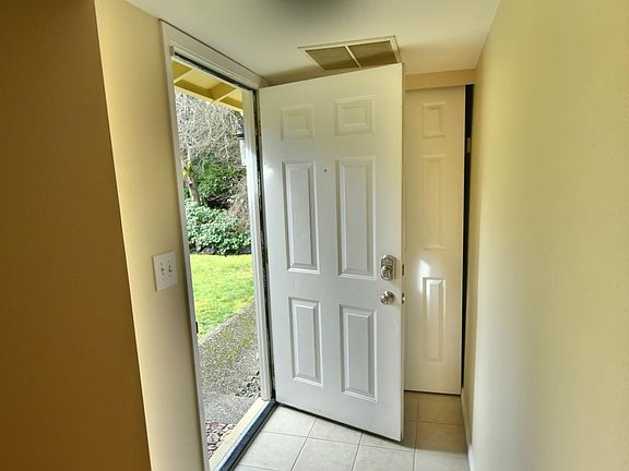 3rd image of 16712 191st Pl NE