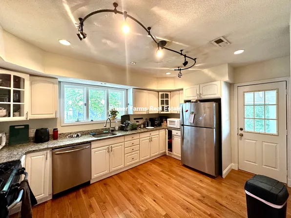 15 Taylor St, Medford, MA